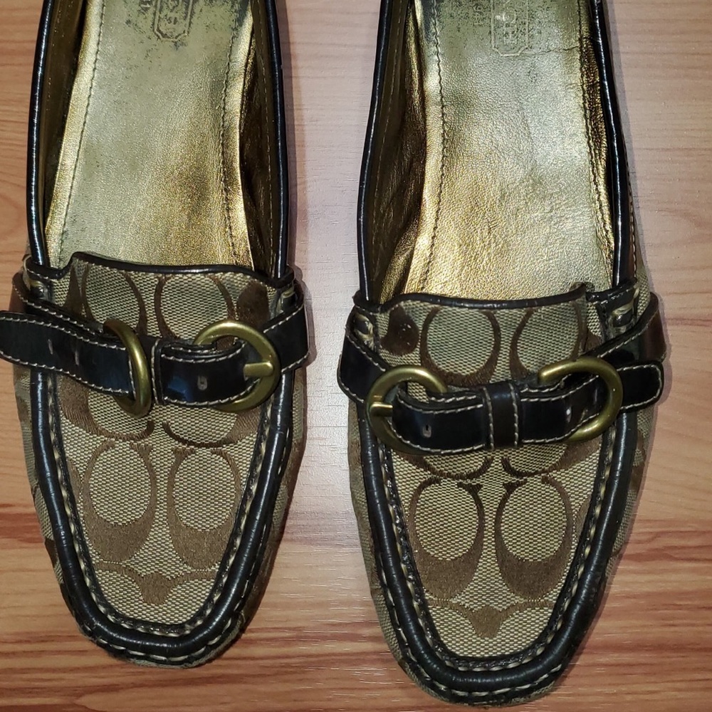 Coach Loafers size 8 1/2 B . In great shape